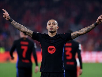 Raphinha celebra su gol ante el Benfica en Da Luz