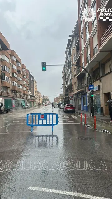 Cortado el tráfico desde El Rollo hasta La Innovadora, en El Palmar. Cortado el tráfico desde El Rollo hasta La Innovadora, en El Palmar.