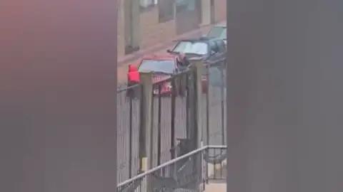 La solidaridad de los vecinos ha sido clave para varios rescates durante la tormenta en Gran Canaria La solidaridad de los vecinos ha sido clave para varios rescates durante la tormenta en Gran Canaria