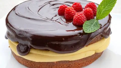 Eva Arguiñano elabora un pastel de crema de Boston: "Tiene una manera de hacer el bizcocho que no había visto nunca" Eva Arguiñano elabora un pastel de crema de Boston: "Tiene una manera de hacer el bizcocho que no había visto nunca"