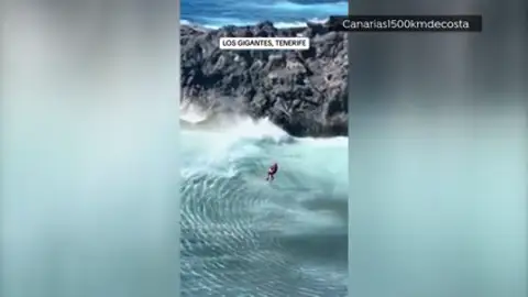 El vídeo del rescate de dos personas que estaban a punto de ahogarse El vídeo del rescate de dos personas que estaban a punto de ahogarse