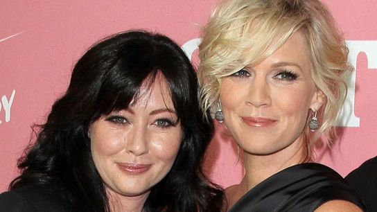 Shannen Doherty y Jennie Garth Shannen Doherty y Jennie Garth