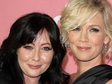 Shannen Doherty y Jennie Garth Shannen Doherty y Jennie Garth