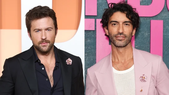 Brandon Sklenar y Justin Baldoni con el mismo broche Brandon Sklenar y Justin Baldoni con el mismo broche