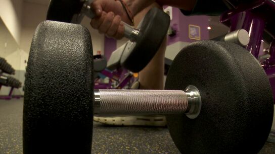 Una mancuerna en Planet Fitness