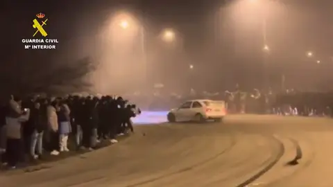 La Guardia Civil investiga una multitudinaria concentración ilegal de vehículos en La Rioja La Guardia Civil investiga una multitudinaria concentración ilegal de vehículos en La Rioja