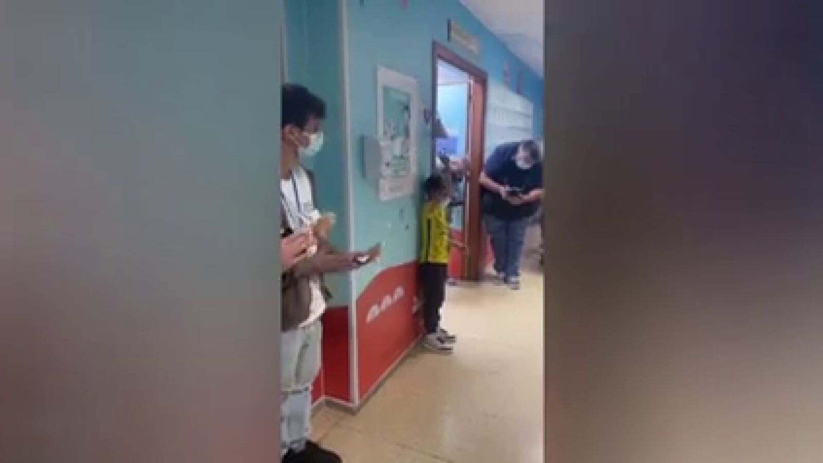 Elías, el pequeño superhéroe que venció la leucemia y lo celebró con una gran sorpresa: 
