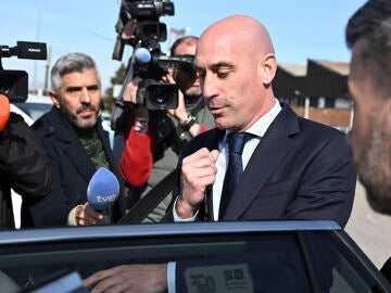 Luis Rubiales saliendo de una de las sesiones del juicio en San Fernando de Henares