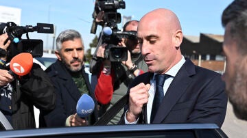 Luis Rubiales saliendo de una de las sesiones del juicio en San Fernando de Henares