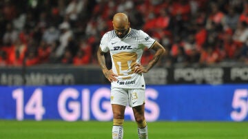 Dani Alves, en un partido con Pumas