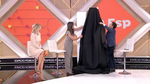 Escultura pro recortes burocracia Escultura pro recortes burocracia