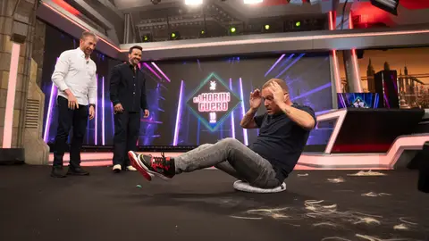 "¿Nalgas de jabón?": El Monaguillo deja boquiabierto a Luis Fonsi con su invento "¿Nalgas de jabón?": El Monaguillo deja boquiabierto a Luis Fonsi con su invento