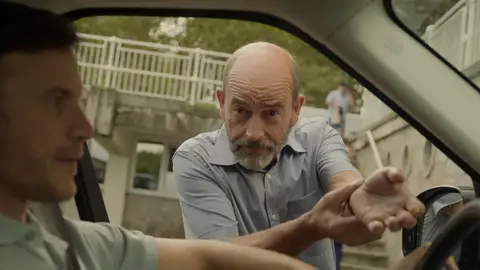 El papel por el que mucha gente reconocerá a este actor que aparece en el primer capítulo de Ángela El papel por el que mucha gente reconocerá a este actor que aparece en el primer capítulo de Ángela