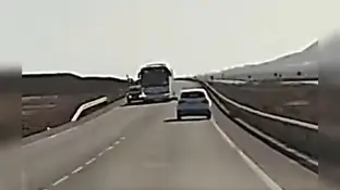 La peligrosa maniobra de una guagua en Lanzarote La peligrosa maniobra de una guagua en Lanzarote