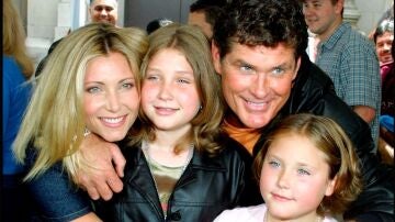 David Hasselhoff y Pamela Bach-Hasselhoff con sus hijas