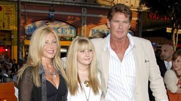 Pamela Bach Hasselhoff y David Hasselhoff junto a su hija Hayley 