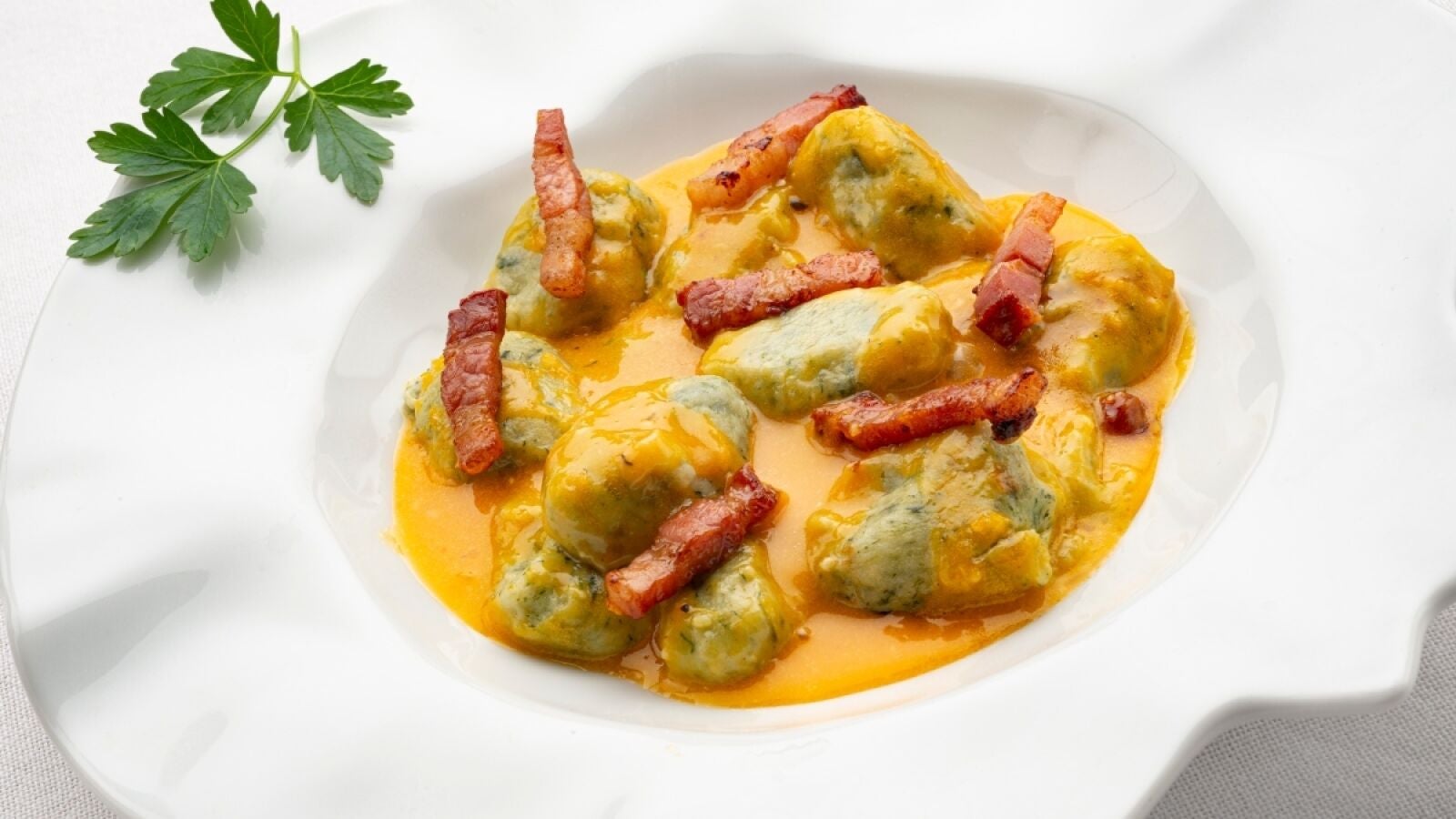 Joseba Arguiñano sorprende con una receta de ñoquis de espinaca rellenos de queso a la carbonara