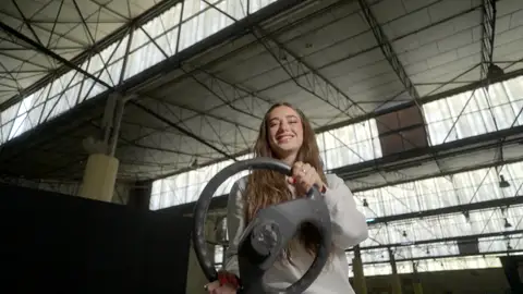 El ensayo de Lola Lolita para la ‘Maniobra letal’ de El Desafío El ensayo de Lola Lolita para la ‘Maniobra letal’ de El Desafío