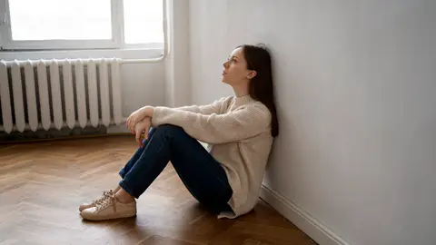 Una mujer que se siente sola Una mujer que se siente sola