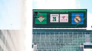 Imagen del marcador del Benito Villamar&iacute;n antes del Betis-Real Madrid de la jornada 26 (2-1)
