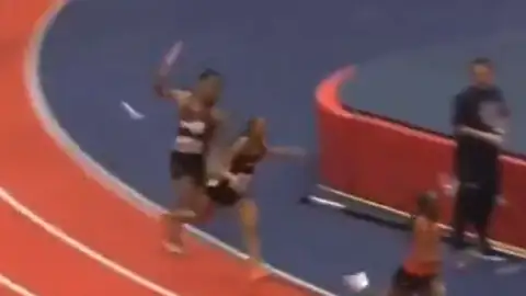 Imagen de la agresión en una prueba de atletismo en Estados Unidos Imagen de la agresión en una prueba de atletismo en Estados Unidos