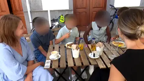 Su familia tiene en acogida a una niña de 9 de Costa de Marfil Su familia tiene en acogida a una niña de 9 de Costa de Marfil