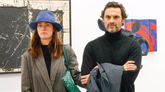 Iv&aacute;n S&aacute;nchez y su novia, Irene Esser, en ARCO
