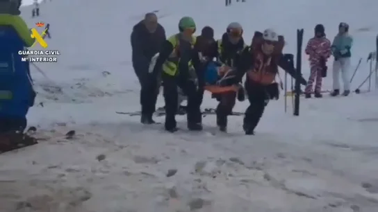 Un esquiador de 15 años, herido grave por un alud en Candanchú (Huesca) Un esquiador de 15 años, herido grave por un alud en Candanchú (Huesca)