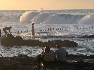 El municipio canario de Agaete prohíbe fumar, acampar y el sexo en sus playas