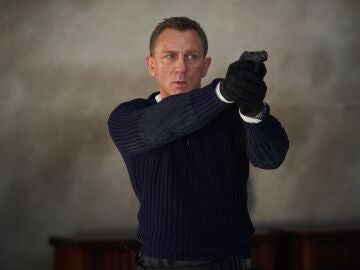 Daniel Craig como James Bond en Sin tiempo para morir