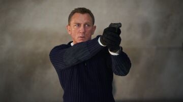 Daniel Craig como James Bond en Sin tiempo para morir