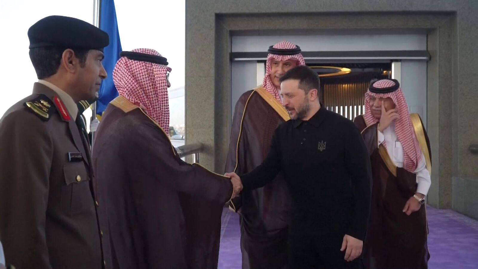 Zelensky viaja a Arabia en el inicio de las reuniones con Estados Unidos para negociar la paz con Rusia