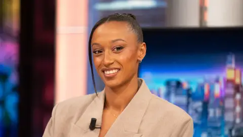 Ana Peleteiro desvela cómo es tener de entrenador a su marido: "En la pista somos entrenador y atleta" Ana Peleteiro desvela cómo es tener de entrenador a su marido: "En la pista somos entrenador y atleta"