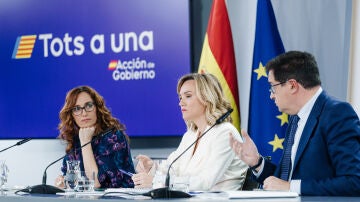 La ministra de Sanidad, Mónica García; la ministra Portavoz, Pilar Alegría y el ministro para la Transformación Digital y de la Función Pública, Óscar López