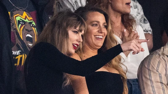 Taylor Swift y Blake Lively Taylor Swift y Blake Lively