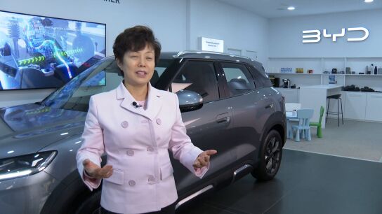 Stella Li, la mujer detr&aacute;s del &eacute;xito de BYD