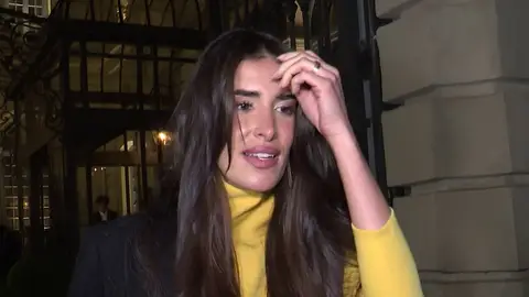 Lidia Torrent atendiendo a la prensa Lidia Torrent atendiendo a la prensa