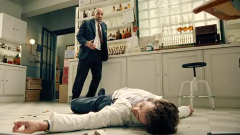 Los primos llegan a las manos por Luz y... ¡Luis recibe un botellazo de Jesús! Los primos llegan a las manos por Luz y... ¡Luis recibe un botellazo de Jesús!