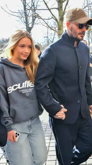 Harper Beckham y David Beckham en París Harper Beckham y David Beckham en París