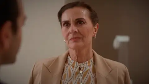 Evren le recuerda a Nevra todo el daño que sufrió tras saber que es Ali Evren le recuerda a Nevra todo el daño que sufrió tras saber que es Ali