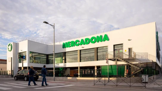 Mercadona eleva un 37% su beneficio en 2024, hasta 1.384 millones, tras aumentar un 9% sus ventas Mercadona eleva un 37% su beneficio en 2024, hasta 1.384 millones, tras aumentar un 9% sus ventas