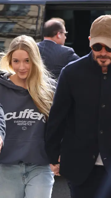 Harper Beckham y David Beckham en París Harper Beckham y David Beckham en París