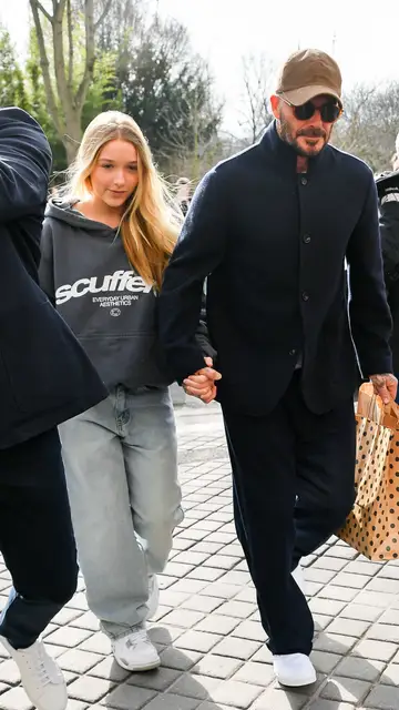 Harper Beckham y David Beckham en París Harper Beckham y David Beckham en París