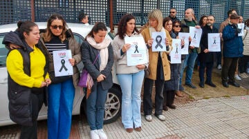 Concentración de trabajadores expertos en educación de menores marginados de Badajoz