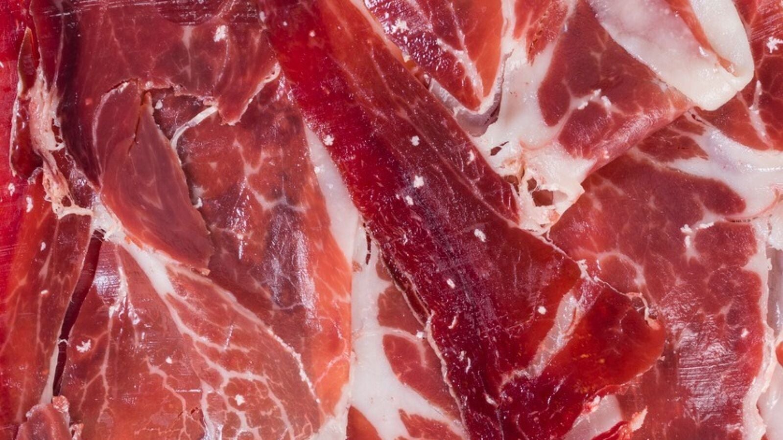 ¿Qué son los puntitos blancos que vemos en el jamón, tanto en el ibérico como en el serrano?