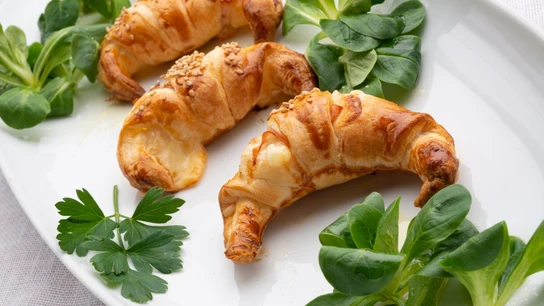 Mini-croissant de jamón y queso, de Arguiñano: "Aquí tienes un entrante facilísimo para un día de fiesta" Mini-croissant de jamón y queso, de Arguiñano: "Aquí tienes un entrante facilísimo para un día de fiesta"