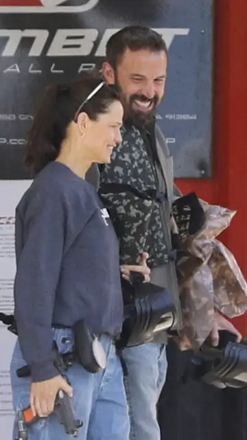 Jennifer Garner y Ben Affleck tras jugar al paintball Jennifer Garner y Ben Affleck tras jugar al paintball