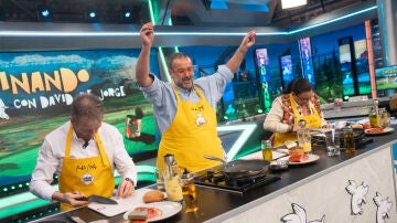 "Da gloria venir aquí": María del Monte disfruta con la receta de David de Jorge