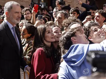 Los Reyes, recibidos en Valencia con aplausos y vítores en una nueva visita tras la dana Los Reyes, recibidos en Valencia con aplausos y vítores en una nueva visita tras la dana