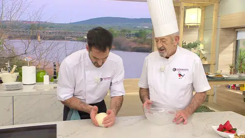 Cuando tenga una textura lisa y homogénea, redondéala Cuando tenga una textura lisa y homogénea, redondéala